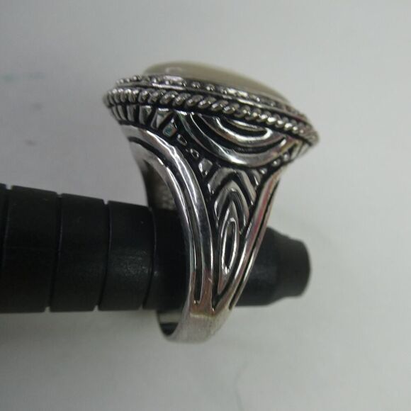Silver Tone Mother of Pearl Oval Cabochon Chunky Ring Size 7 3/4 Vintage Style - Picture 6 of 7